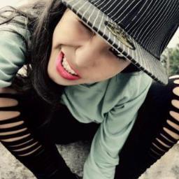 hola me llamo berenice creo en dios.. te bendiga y  juego al hockey y voley y ando en skate (;