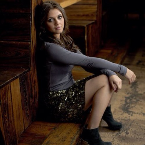 Unlike my family I escaped Klaus' massacre in Bulgaria when my twin sister @TrickyKatherine crossed him. I'm in Mystic Falls now, hoping to reunite with her.