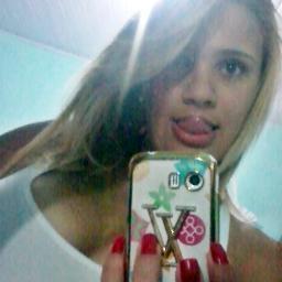 ,,* Feliiiz,Solteira ,Palhaça,não sei ser discreta,ignorante,carinhosa, Deus,amoor,Familia,amigos tudo pra mim ;3