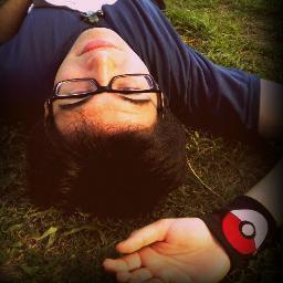 Fanático anime, videojuegos, manga, la ciencia ficción, libros series y películas. Y, para alimentar el estereotipo, soy malo en los deportes y estudio física.
