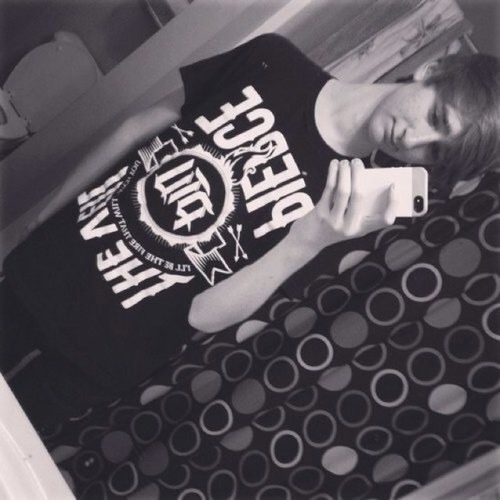 TheCommanded97's profile picture. i like bands and you do too so hello