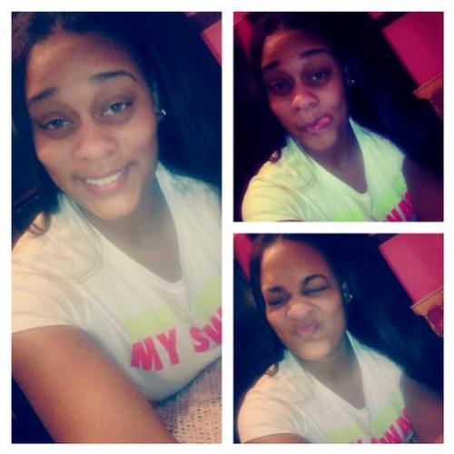 18 with no regrets :) 
enjoying EVERY second of my life =) everything happens for a reason !!!
loving my God,Family,and the lil friends i have ^___^