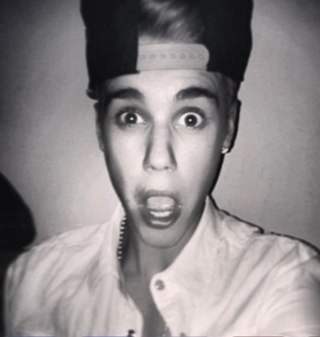 march 1th 1994, 12:56am, thursday, london, ontario, canada, st. judes hospital, 2st floor, 126 room, dr. simon bexlaham born a little baby : Justin Drew Bieber