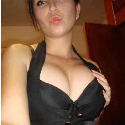me gustan las vaginas jugosas y los penes erectos con mucho semen, soy bisex, y me gusta compartir cama con mujeres :D