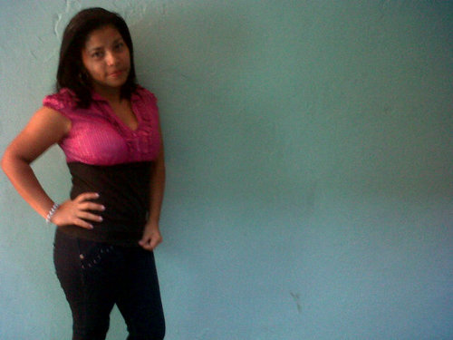 naci en caracas pero soy. Guayanesa { solo los corazones abiertos reciben amor y solo las mentes brillantes sabiduria, poreso reciben la bendicion de Dios.}