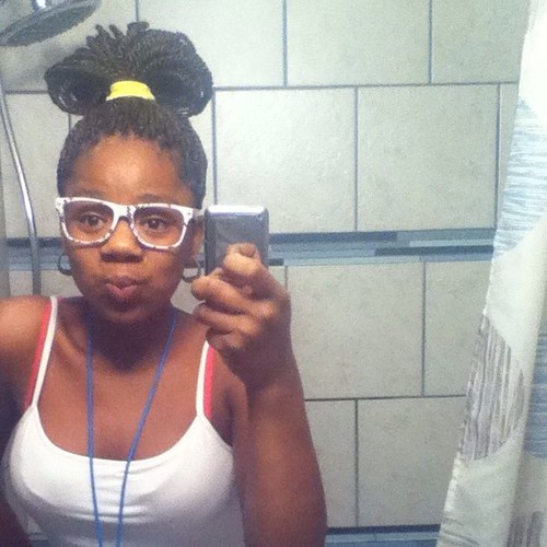 Hi ma name us rene i go by  raee:) i love to party #team single'lifee #follow and ill follow back