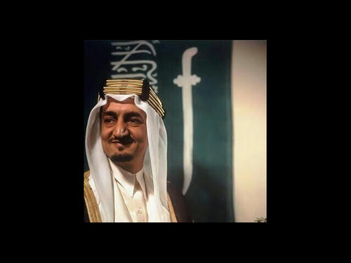 سِر آلسَعآدَھ آنْ تَشعُر آنْ ٱڸلّـہ رَآضّي عنّگ فلآ تَنّسَى ذكَرآللّھ{لا إله إلا آنتْ سّبحآنكَ إني كنتُ منُ آلَظآلميَن)