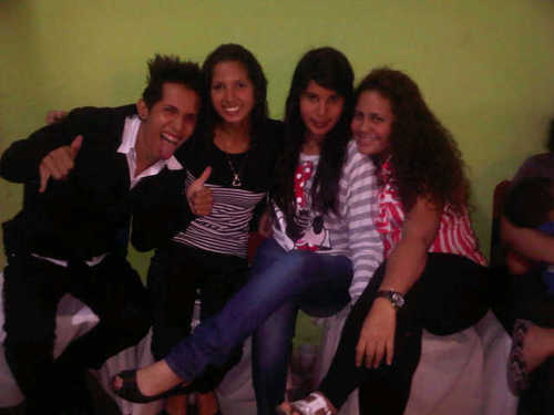 I'm Lovatic y Jonatic Boy @ddlovato @JonasBrothers Love You Music ☺ 

Follow me/ I follow back