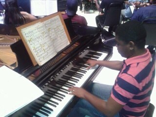 Porfirio_Mateo's profile picture. Pianista de Bellas Artes y la Catedral San Pedro, Profesor, Productor y Director del grupo Catolico Cirineo