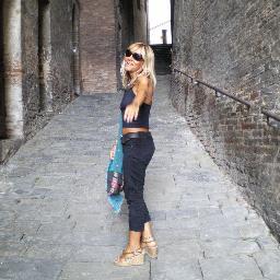 Sono guida turistica in Maremma e nelle terre di Siena, guida escursionistica in Toscana. Tre grandi amori: l'arte, la natura e il tango.