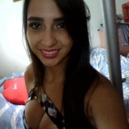 FORMADA EM MODA - MARINGÁ-PR
Não me alimento de quases,não me contento com a metade.Não serei sua meio amiga, nem te darei meu quase amor.È tudo ou nada...