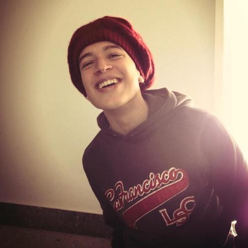 DeRambo3's profile picture. Studente, divertente e aspirante sognatore. Modello il mio futuro in modo tale da farne uscire un capolavoro