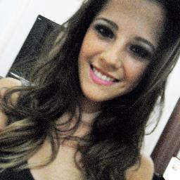amor é quando você sabe que está certa, e mesmo assim corre atrás e pede DESCULPAS.