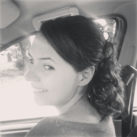 Me provoque. Me desafio. Me tire do sério. Me tire do tédio. Vire meu mundo do avesso! - Clarice Lispector.