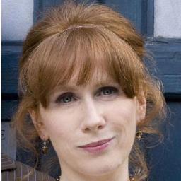 I do one hundred words a minute and - OI! Eyes up here, mate! Now the Doctor is a great skinny goit married to Rose Tyler. What a world! #TimeAngels