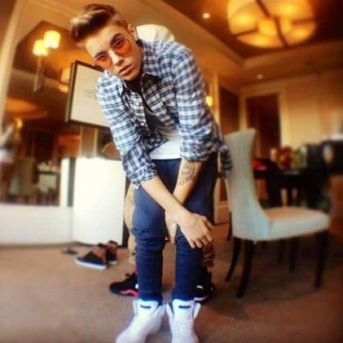 LoveLeilalove46's profile picture. Born on March 1, 1994 at 12:56:08 in St. Jude's hospital in London Ontario Canada, floor number 2, room 126 & weighed 3.48kg: Justin Bieber. Happy Birthday!!!!!