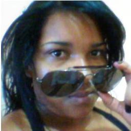 sou alegre , esperta  e adoro meus amigoooooooo
sou bem agitada ..
