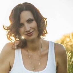 Marketing and p.r. strategist. Work at home mom. Entrepreneur. Passionate about community, philanthropy, social media, sarcasm and happy hour.