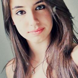 Uma 97 aquariana, beem maluquinha, bipolar, confusa, complicada e extremamente feliiiz hahaha'  Welcome To My Life lindos *-*