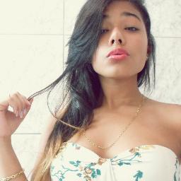 Bárbara Lima , 15 anos  amo chocolate e narguile , não namoro to ficando.. ficando linda ! :}  http://t.co/FHgXucn8vU