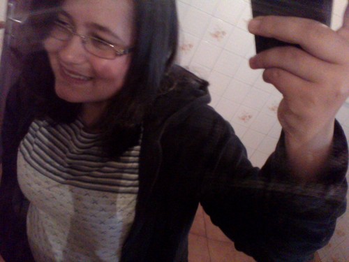 Sou apenas uma pequena menina com sonhos de uma grande MULHER vivendo num mundo surreal e estressante, tentando apenas ser feliz!