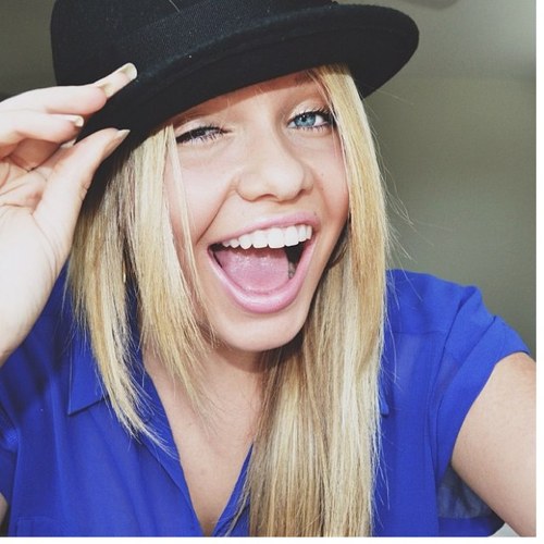 alli simpson is the most beautiful girl, she is my inspiritation and my idol. she is perfect. my dreams came true on 25/9/12 when she followed me. cody follows.