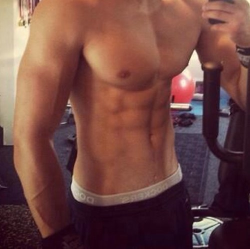 Losing fat and gaining muscle. Helping you by motiving and giving tips so just follow me!