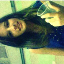 Às vezes você precisa agir como se não se importasse. É melhor, dói menos. / vidiinha @comoassimlissa_ s2