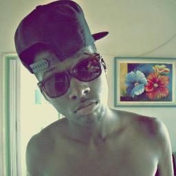 Cantor, compositor: Theblack_junior@hotmail.com
http://t.co/y9KsRV6odQ