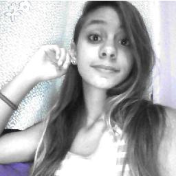 Prima eu te amo demais, não tem como não te amar né U.U bá meu e essa gatinha aqui é só MINHA ! Prima linda eu TE AMO ზ \ @__JhenniR