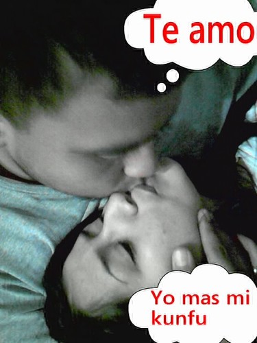 Super amiguero y felizmente enamorado