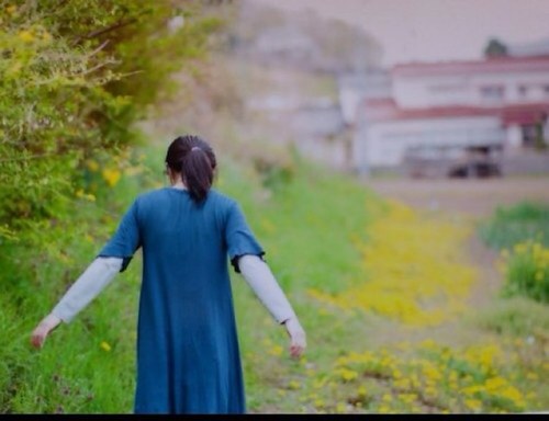 宮城県出身。時々旅してのんびりたり、美しい景色に誘われ山に登ったり。ハンドメイドで作品を創ったり…『あくあ〜earth one drop〜』 。 食の勉強したり…(社)分子整合医学美容食育協会のエキスパート•ファスティングマイスターを取得。カウンセリングしてます。