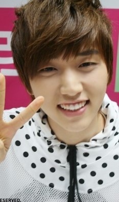 산들뿌잉아잉,들뿌아☜♥♥도금♥♥들뿌아=산들뿌잉아잉 줄인거산들산들요섭요섭 둘다 스릉흔드♥3/20들오빠 생일미리추카해용!!나랑 케이크머거용~^^