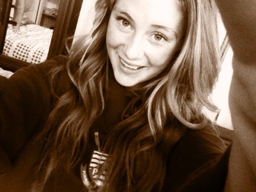 My mane is Makenzie, i come from New Zealand. I'm 14 years of age. Follow me i'll follow back:D † xo