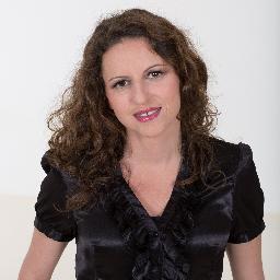 Journaliste // Directrice des rédactions // Psychologies magazine, Pleine Vie. 
Ex Nous Deux, Télé Star, Télé Poche, Closer.