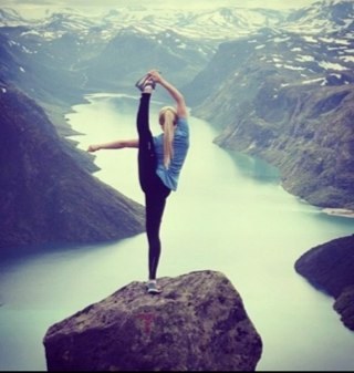 volg ons voor je dagelijkse dosis mode! ~ 'eerste officiële modemeiden account. ~ follow voor leuke dingen & tips! ♡ ~ since 10'11'12!