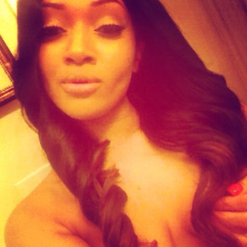 Somewhere sitn pretty in SyrupCity

.bout my business tryna keep from lettin pussy niggas in it.
