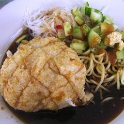 Pempek atau Empek-empek adalah makanan khas Palembang yang terbuat dari ikan dan sagu. | Kumpulan Pecinta Pempek yuk Follow kami.