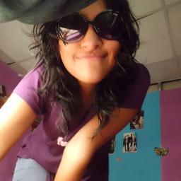 hola jejej soy bipolar me encanta la pizza me gustan de todo un poco coreano pop rock metal etc mi idolo es niall horan soy mediarasta bipolar