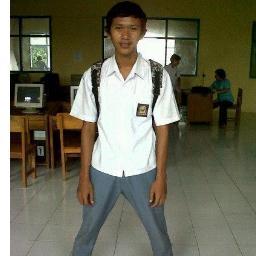 Jangan berhenti berupaya ketika menemui kegagalan. Karena kegagalan adalah cara Tuhan mengajari kita tentang arti kesungguhan.