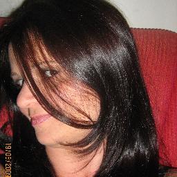 Otimista Determinada,exigente,amiga; Amo minha família adoro o meu trabalho.:)