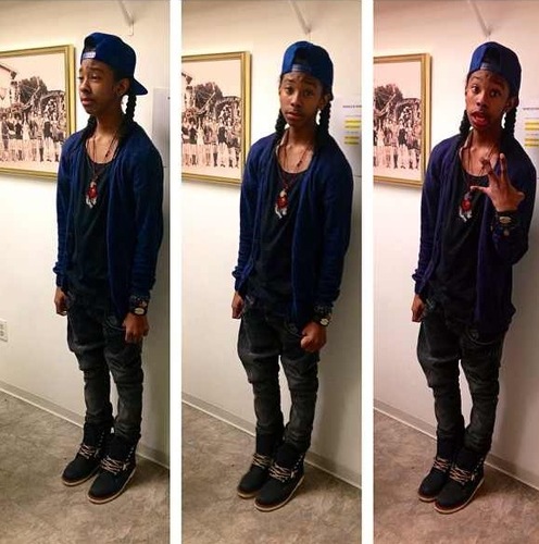 My name is ebony but they call me ebb. I luv RayRay plz dont judge me and i wont judge but if u folloe me let it be beautiful.