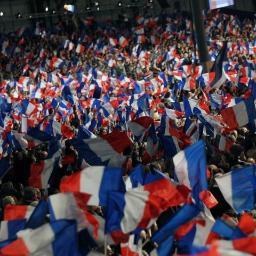 Retweete et partage les hashtags créés par la droite. Comme #CetaitMieuxAvecSarkozy #EchecHollande #OnVeutRevoirSarkozy #LaFinDuMondeCétaitLe6Mai #StopHollande
