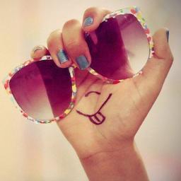 Hi:3 My idols are One direction, Jack White and Ed Sheeran:) 
Follow me, i follow back3