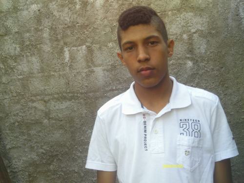 Adoro futebol,musica (principalmente Rock),adoro comer kk' e gosto mto de guitarra