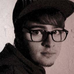 Un músico y artista falico que tiene como hobby suber videos en Youtubah y müsli! :3