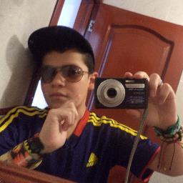 inteligente , me gusta la musica : pop , rock . de comer la pizza , lazaña y keecks. me gusta la ciencia ficcion y el terror nada mas ...