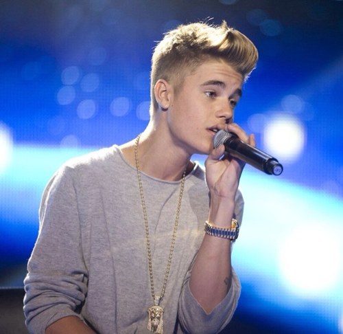 WeILoveBieber's profile picture. Our Role Model (3 words) : Justin Drew Bieber What do we do? (2 words) : Support him What are we? (1 word): Beliebers