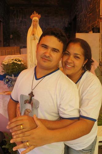 Amo a Deus sob todas as coisas sou catolico e amo a minha igreja... gloria a deus aleluiaaa
