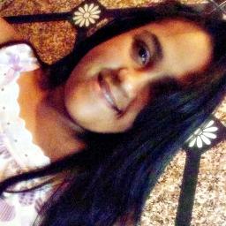Sou como um livro a quem me interprete pela capa
 a quem leu ,e não gostou , a quem leu e se apaixonou